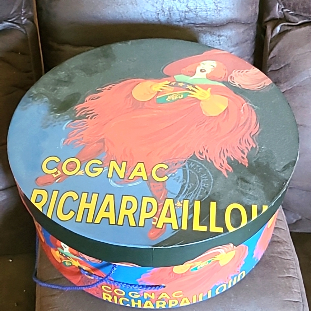 Ladies hat box